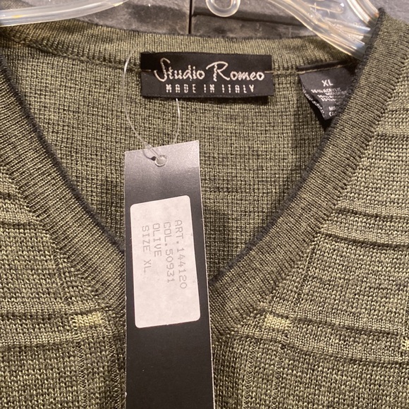 Studio Romeo Sweater - Picture 3 of 3